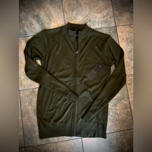 New with tags! Mens Six Lincoln Olive Green zip up
dress Sweater jacket sz small